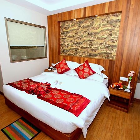 Gemsy Hotel Yangon Exterior photo