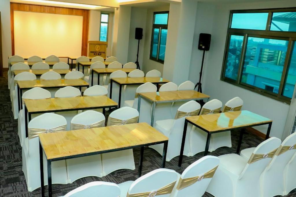 Gemsy Hotel Yangon Exterior photo