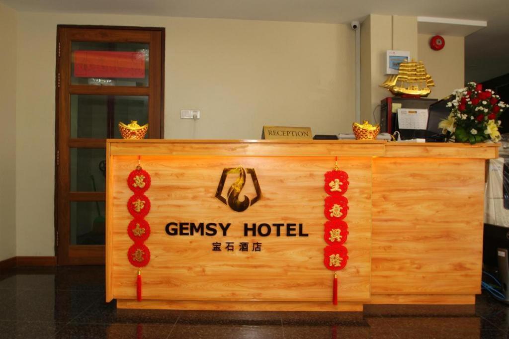 Gemsy Hotel Yangon Exterior photo