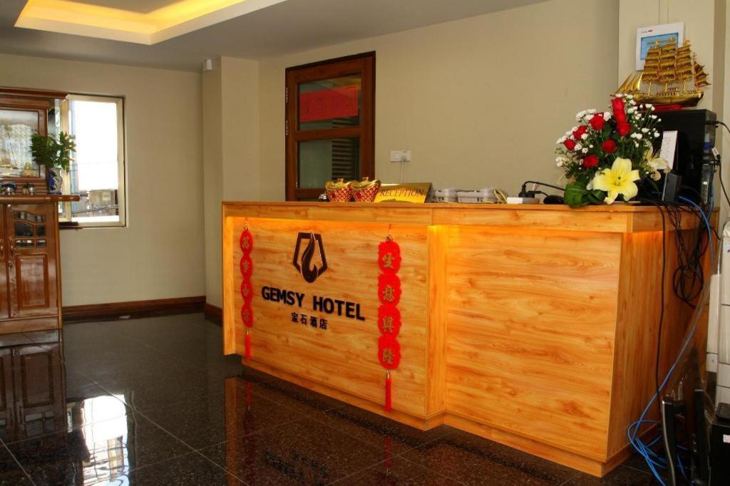 Gemsy Hotel Yangon Exterior photo