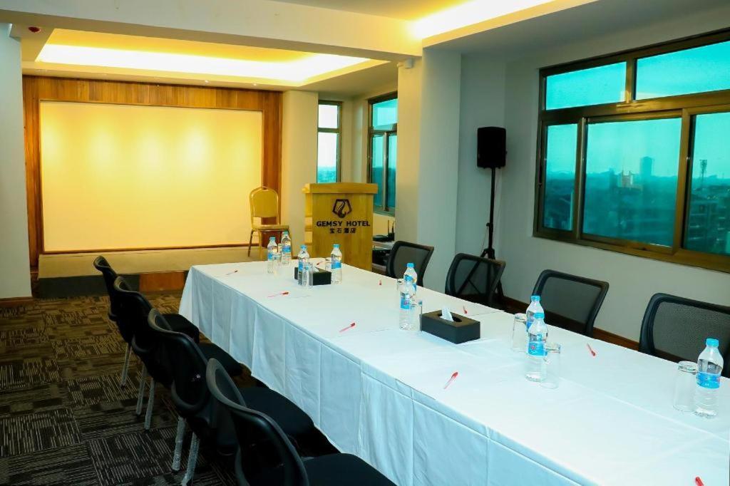Gemsy Hotel Yangon Exterior photo