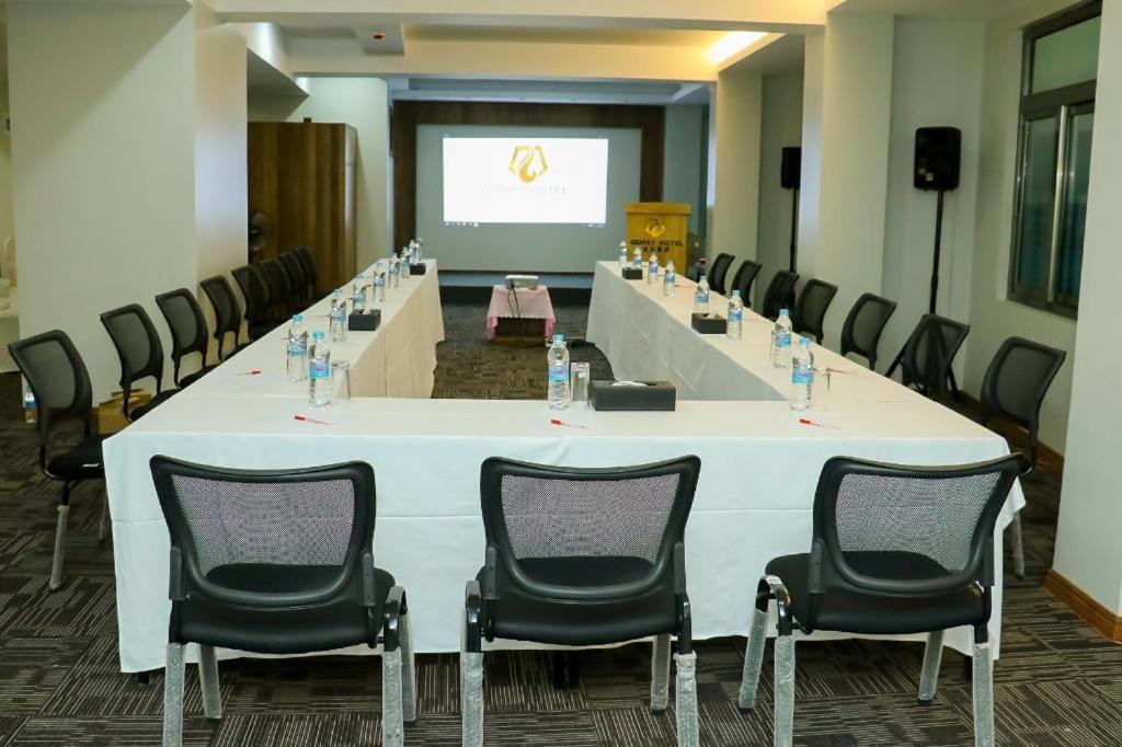 Gemsy Hotel Yangon Exterior photo