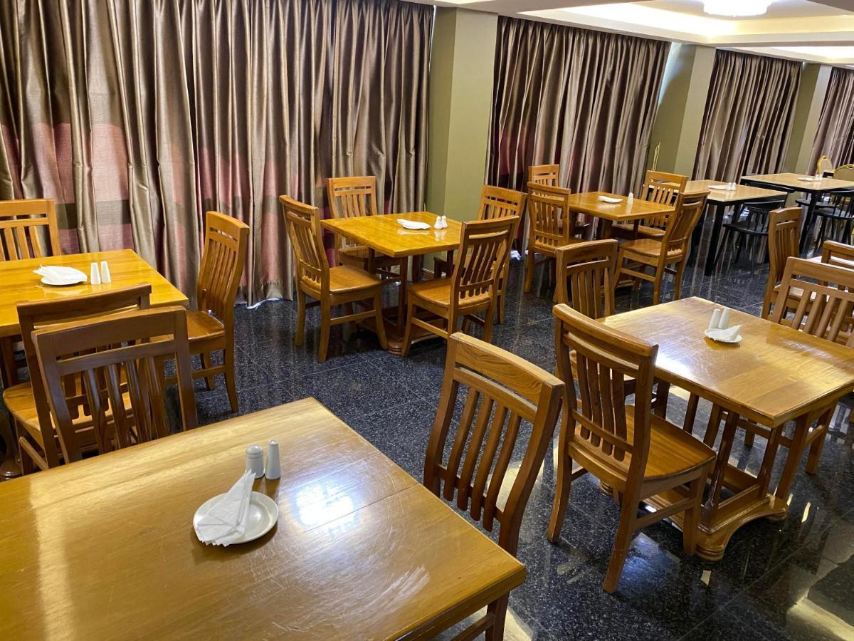 Gemsy Hotel Yangon Exterior photo